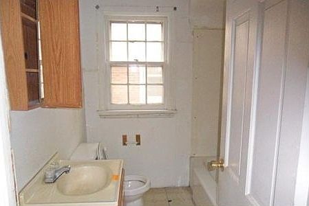5th image of 3738 N Oxford St