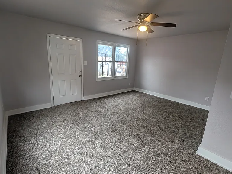 509 Broadway Ave #4 — Photo 2