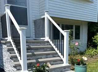 152 Seascape Ave #1, Middletown, RI 02842