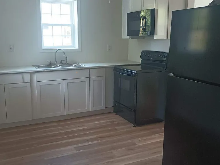 1251 Morris St NE — Photo 3