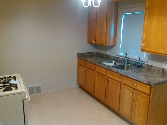 3rd image of 1817 Lakeview Ave