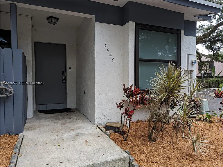 3446 Oak Dr — Photo 2
