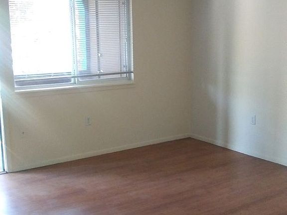 4th image of 124 Harvard Dr SE APT 2