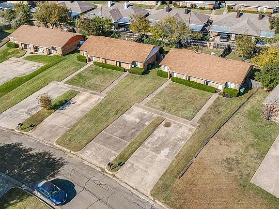 3rd image of 2029 Oakwood Ct #A