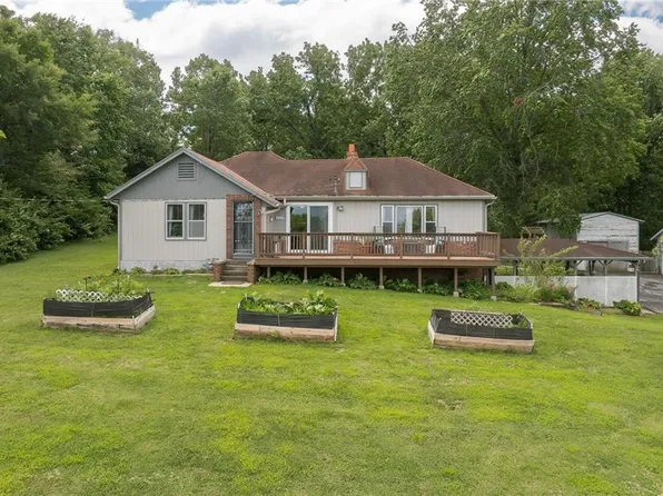 2716 Cook Rd, Saint Joseph, MO 64505