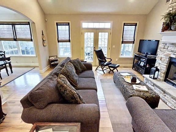 3rd image of 107 Shovler Ct