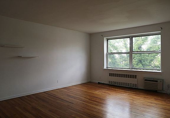 3rd image of 272 Henry St APT 4B