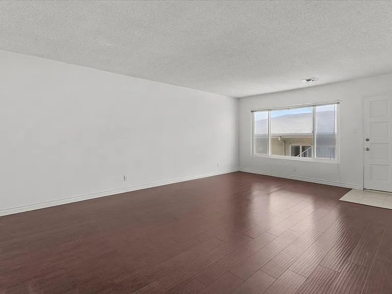 309 S Doheny Dr — Photo 13