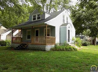 1700 SW Pembroke Ln, Topeka, KS 66604