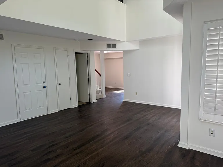 106 Meridian Ct — Photo 12