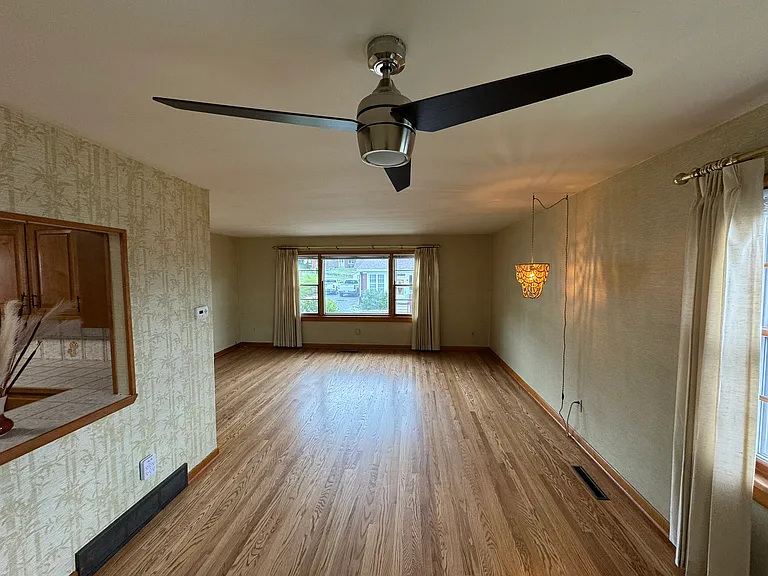804 Elmwood Ln — Photo 8