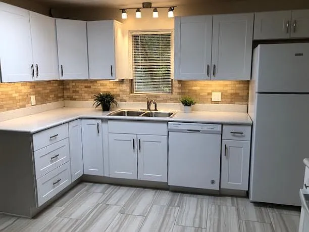 1032 E Glenn St — Photo 11