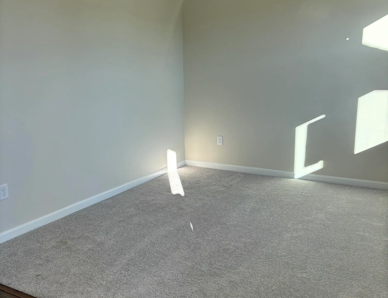 4 bed, 2.5 bath, 2606 sqft, $2,800 — Photo 3