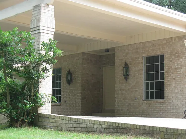 1576 Memorial Dr, Conroe, TX 77304