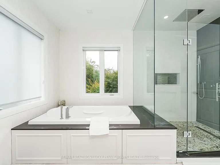 30 Bernadotte Dr — Photo 24