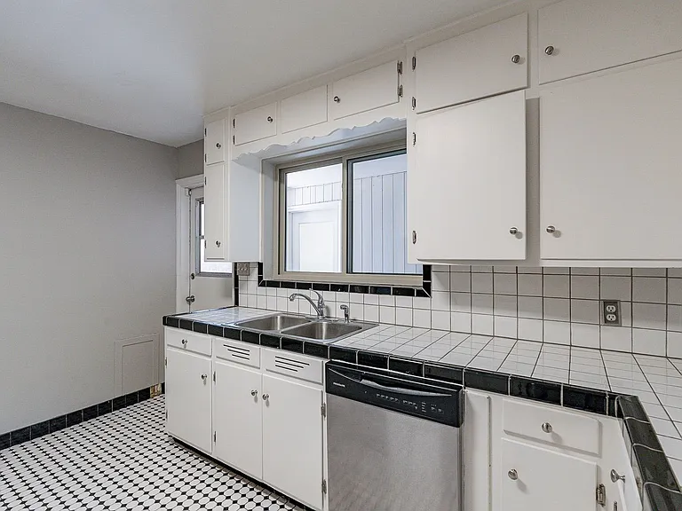 102 N Avenida Carolina — Photo 8