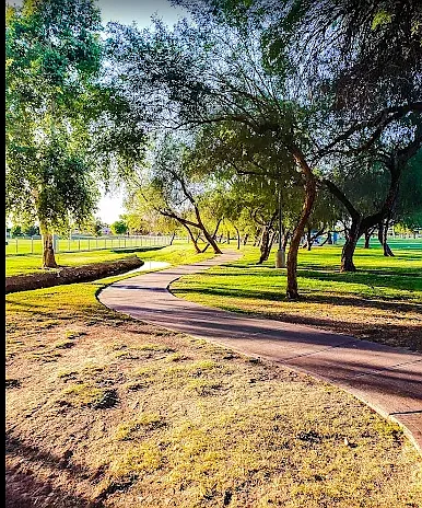 Located just 0.3miles/5minute walk from Eldorado Park - approx 60 acre park featuring playgrounds, lakes, sport fields, and access to 11miles of paved paths with the Scottsdale Greenbelt!