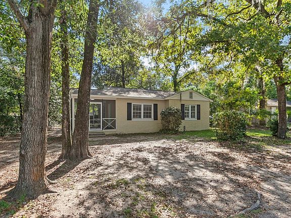 3rd image of 1549 Patrick Ave