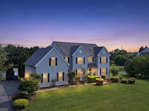 3rd image of 106 Anna Ct