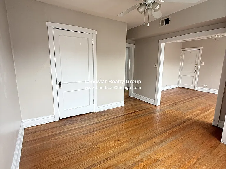 3052 W Berteau Ave #3 — Photo 2
