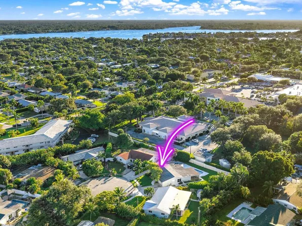 77 Holly Circle, Tequesta, FL 33469