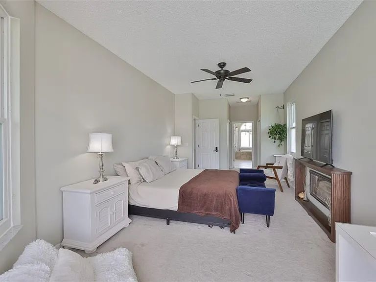 13016 Prestwick Dr — Photo 11