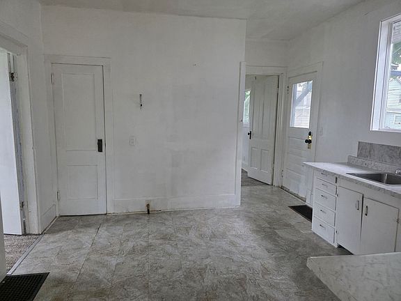 4th image of 216 New St