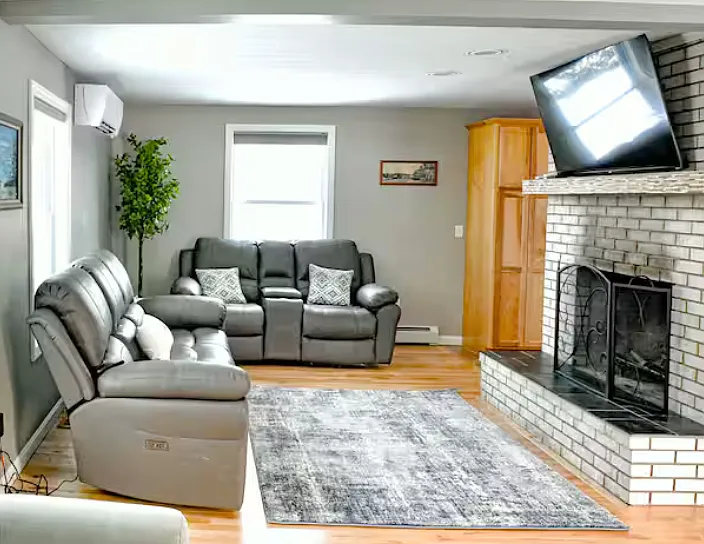 3 bed, 1.5 bath, 1728 sqft, $2,500 — Photo 2