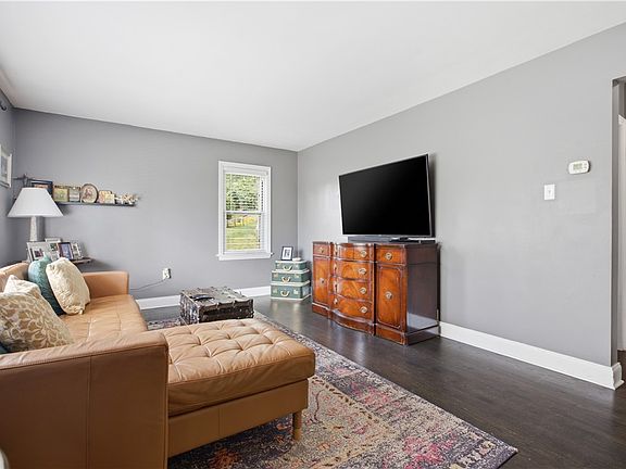 3rd image of 1784 Woodside Dr