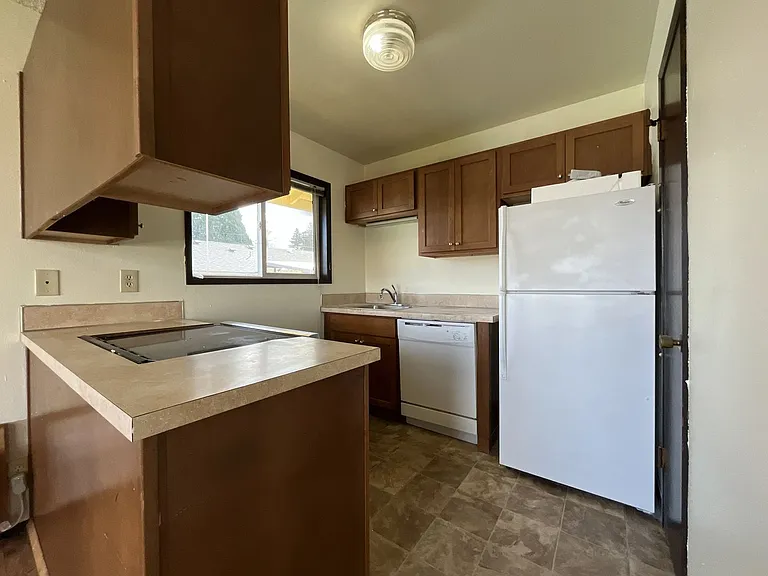 4660 NE Lombard St — Photo 6