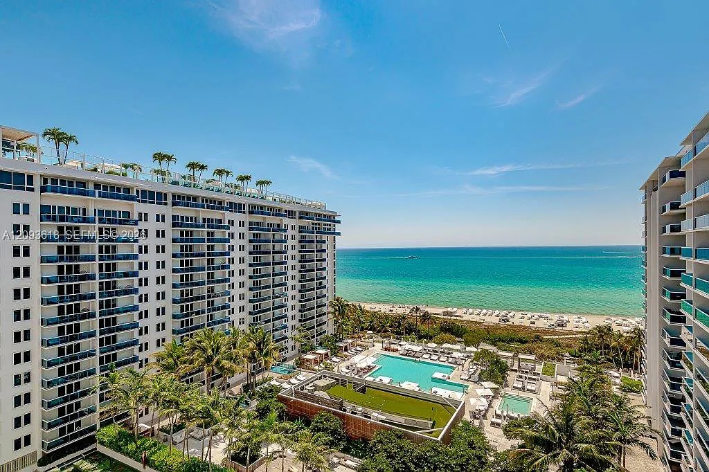 Roney Palace Condo — Photo 1