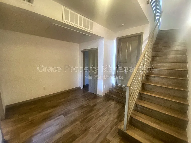 2200 Tremont Pl #6 — Photo 3
