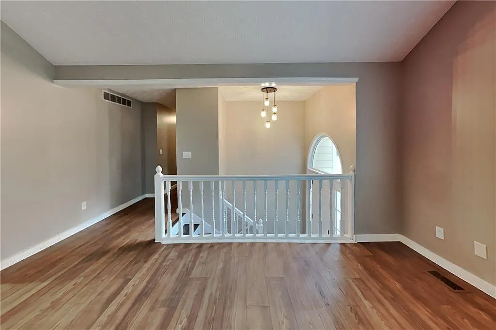 3 bed, 2.0 bath, 1438 sqft, $1,800 — Photo 2
