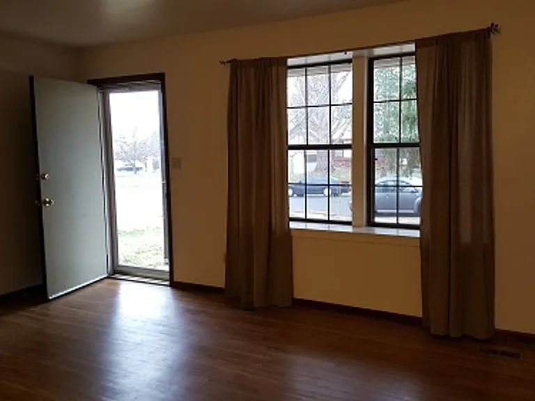1506 Yount St — Photo 4