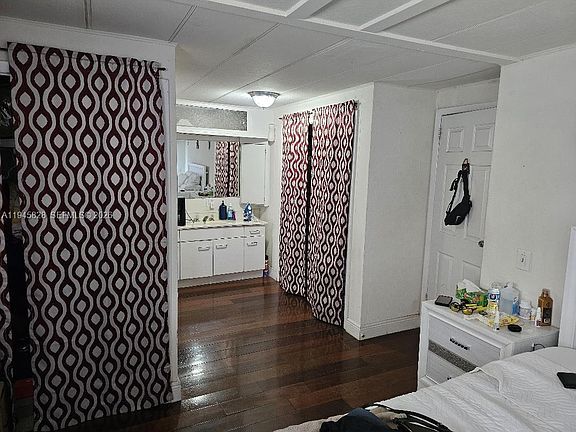 5th image of 913 SW 131st Way