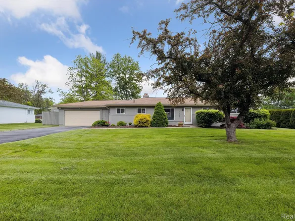 7159 Ward Eagle Dr, West Bloomfield, MI 48322
