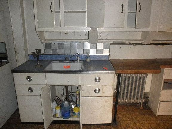 4th image of 189 Winfred Ave