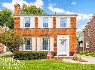 1694 Newcastle Rd, Grosse Pointe Woods, MI 48236
