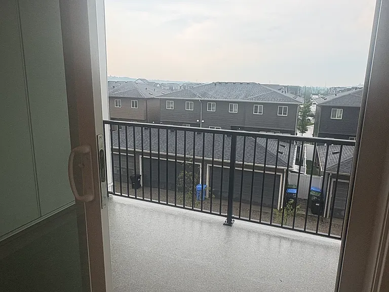 265 Wolf Willow Blvd SE — Photo 5