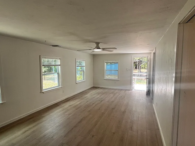 148 Willis Rd — Photo 14