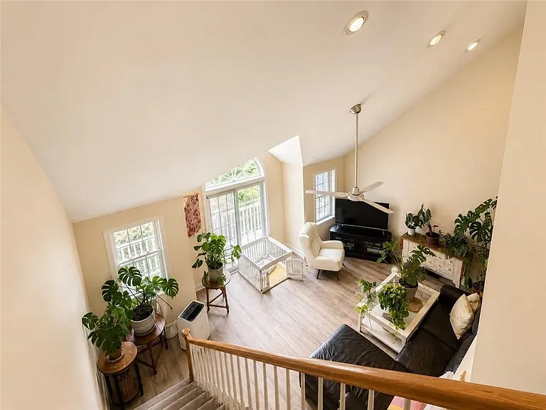 520 Corey Ln — Photo 13