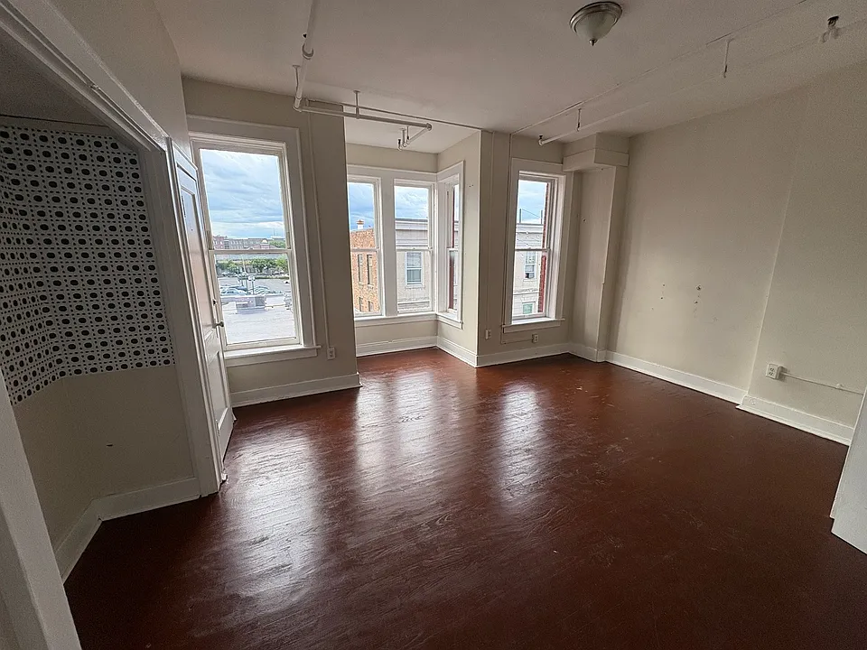 123 Jay St #2