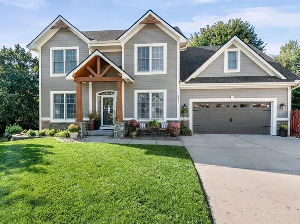 211 Surrey Ct, Smithville, MO 64089