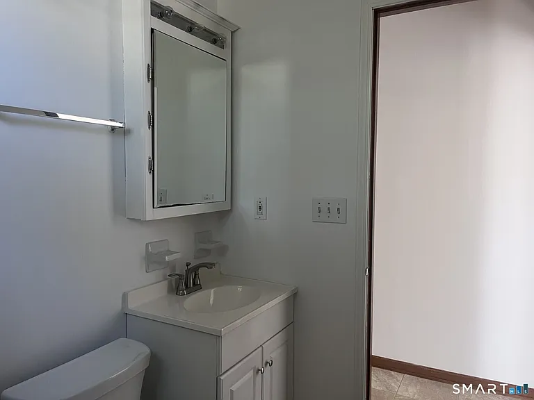 124 Thorpe St — Photo 16