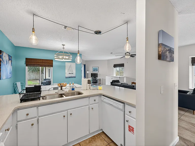 3923 Holiday Dr #2 — Photo 34