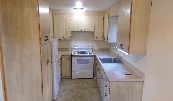 2nd image of 5227 Brooklyn Ave NE APT 7