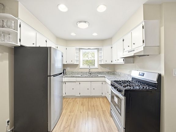 5th image of 1112 Spruce St