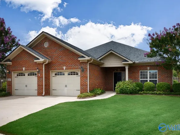 5040 Valley Cove Dr SE, Owens Cross Roads, AL 35763