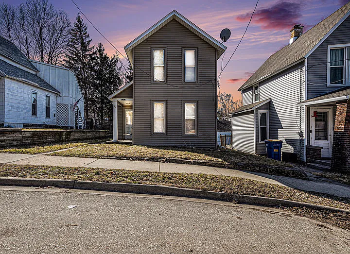 36 Grove St NE
