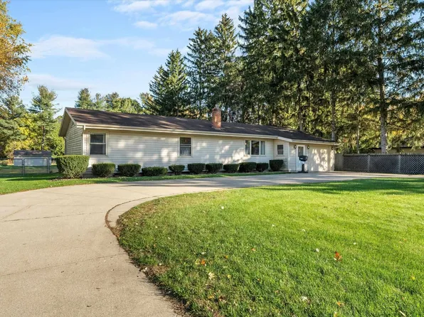 55122 Sundown Rd, South Bend, IN 46628